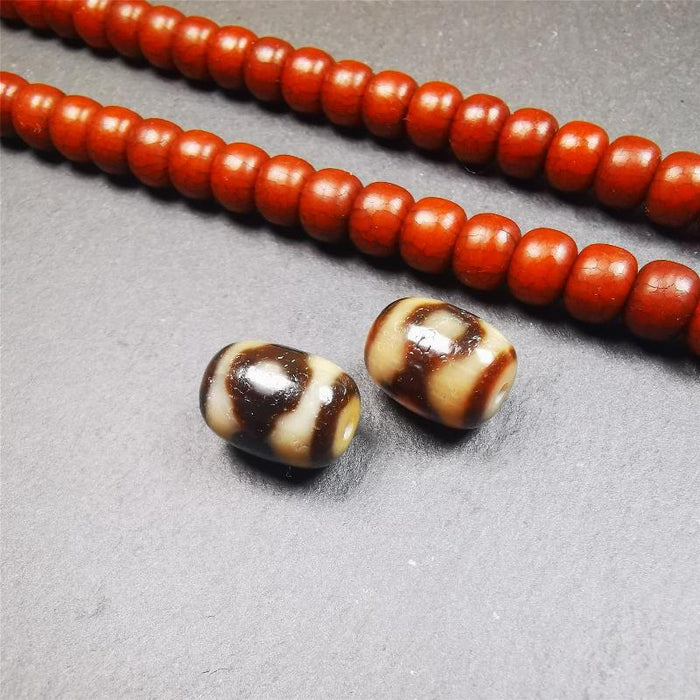1 Pair of Mandala 3 Eyes Dzi Beads 0.47" - Tibetan dzi bead, front view