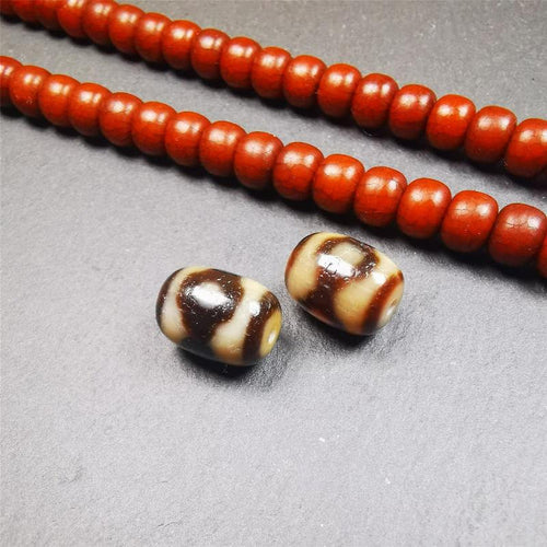 1 Pair of Mandala 3 Eyes Dzi Beads 0.47" - Tibetan dzi bead, front view