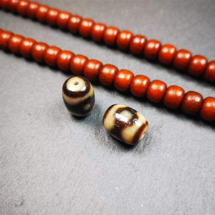 1 Pair of Mandala 3 Eyes Dzi Beads 0.47" - Tibetan dzi bead, detailed view
