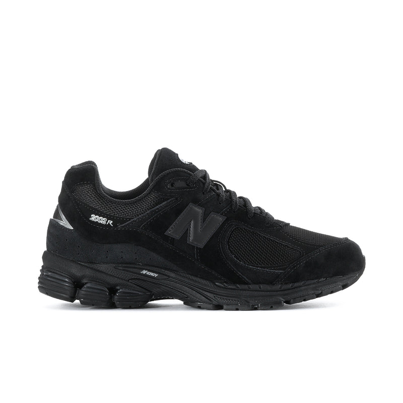 Men's black lace-up sneakers with padded collar and chunky rubber midsole