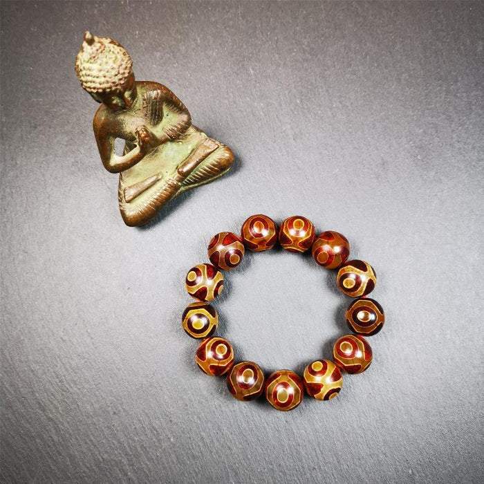 3 Eyes Dzi Bead Bracelet 0.63" - Tibetan dzi bead, detailed view