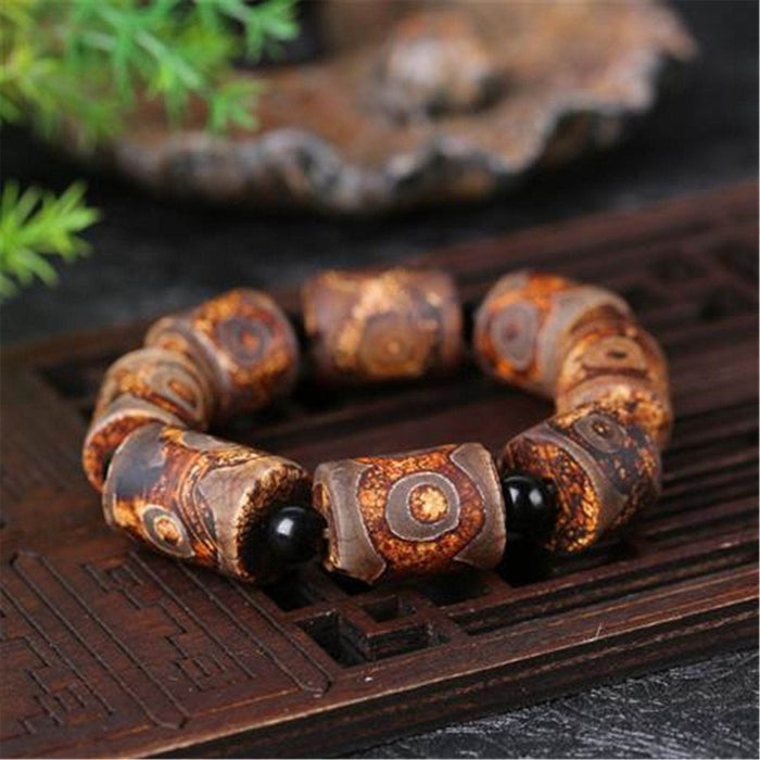 3 Eyes Dzi Bead Bracelet - Tibetan Buddhist mala beads, close-up detail