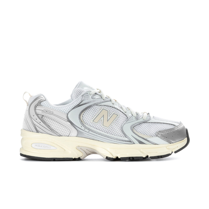 Men's athletic sneakers in silver metallic and light cream, lace-up with cushioned sole