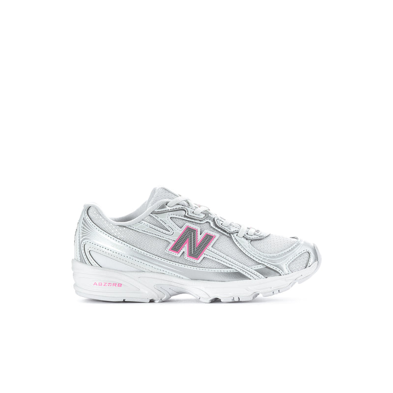 Kids running sneakers in silver metallic with magenta N logo, lace-up