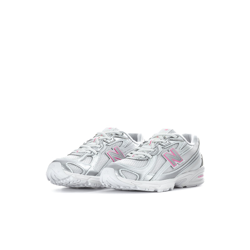 Kids running sneakers, silver metallic with magenta N logo, lace-up side view