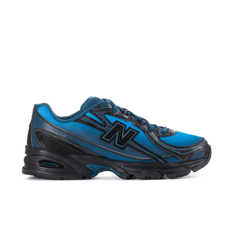 Men's New Balance sneakers in blue with black accents, lace-up style and N logo.