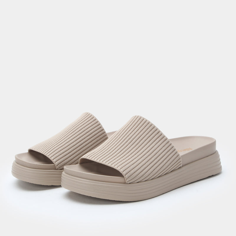 Akimi Beachy Keen Sandal | Alegria Shoes