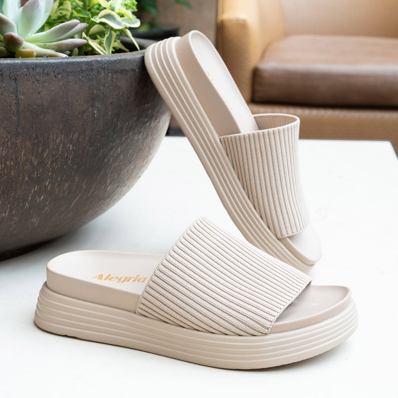 Akimi Beachy Keen Sandal | Alegria Shoes