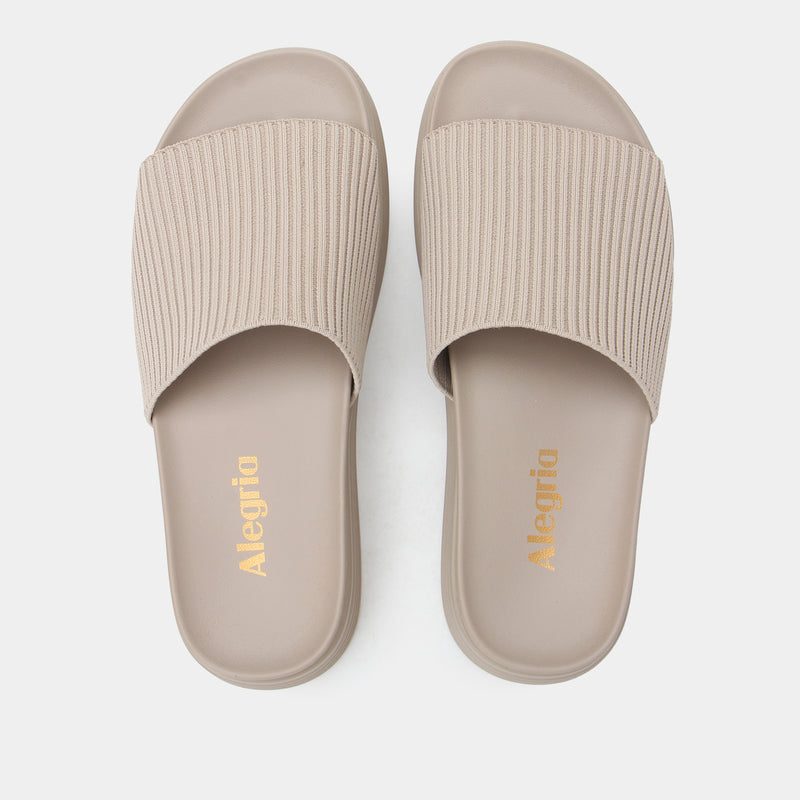 Akimi Beachy Keen Sandal | Alegria Shoes