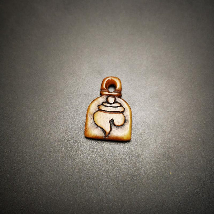 Amulet,Conch Pendant, Bead Counter Clip Pendant 1.0"×.0.7" - Tibetan Buddhist amulet, close-up detail
