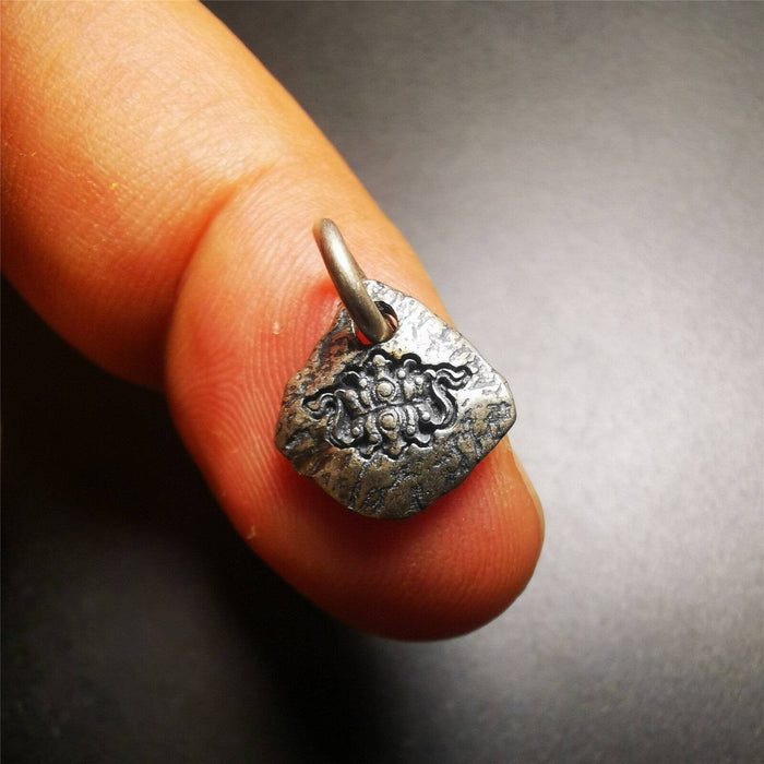 Amulet,Pendant for Prayer Bead Counter 0.43" - Tibetan Buddhist amulet, view 7