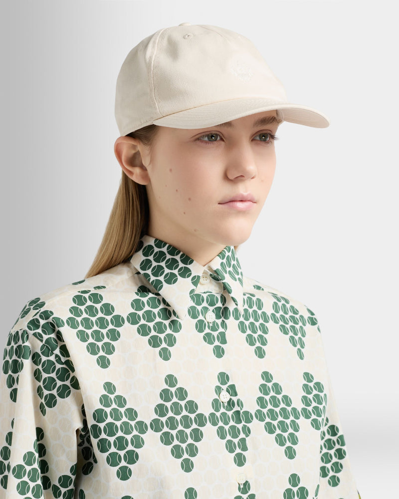 Baseball Hat in Ivory Cotton With a Bally Crest