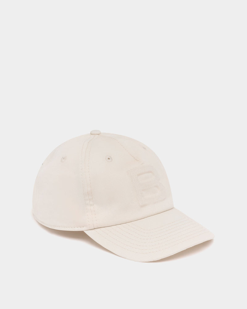 Baseball Hat in Ivory Cotton With a Debossed Logo