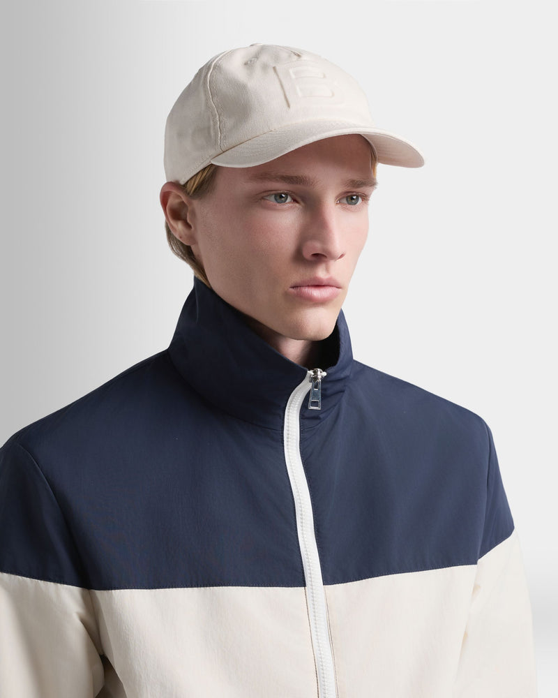 Baseball Hat in Ivory Cotton With a Debossed Logo