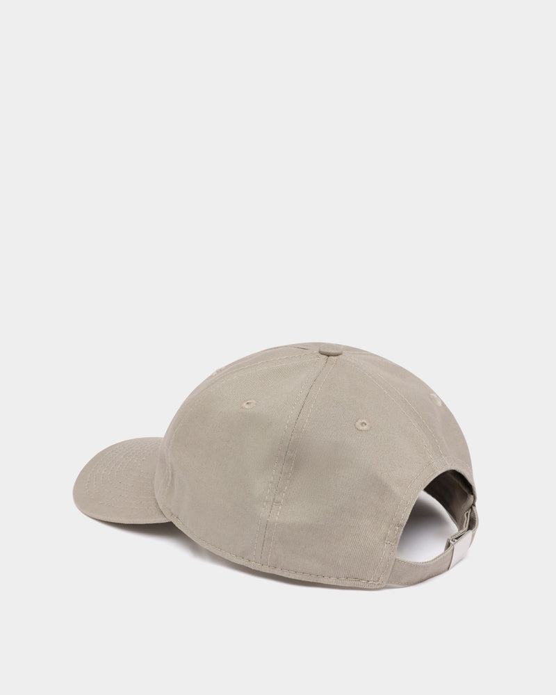 Baseball Hat in Light Grey Cotton With a Debossed Logo