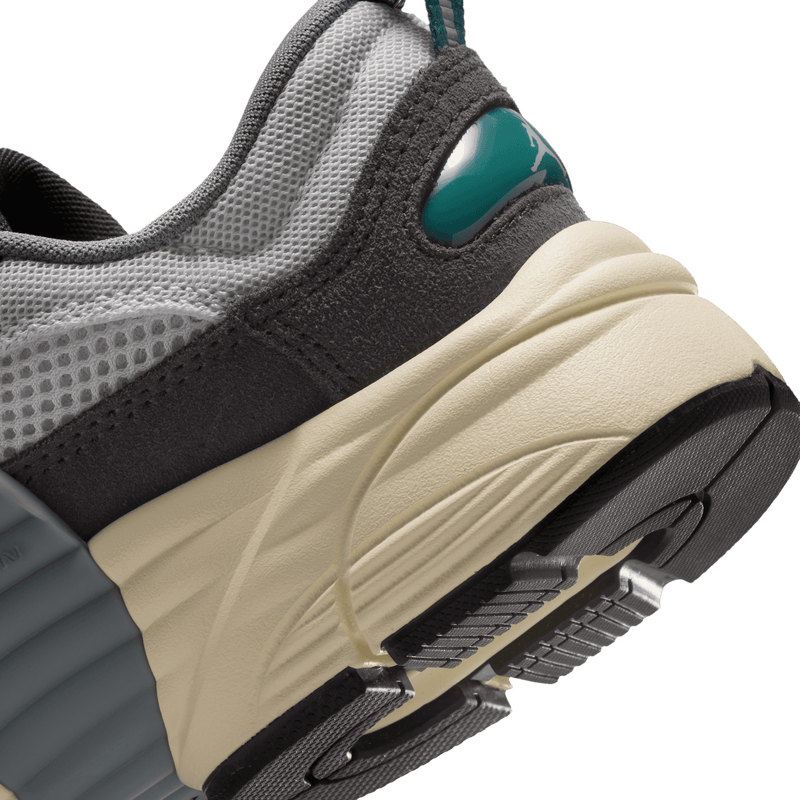 Big Kids' Jordan Trunner O/S "Photon Dust Anthracite Ash Green"