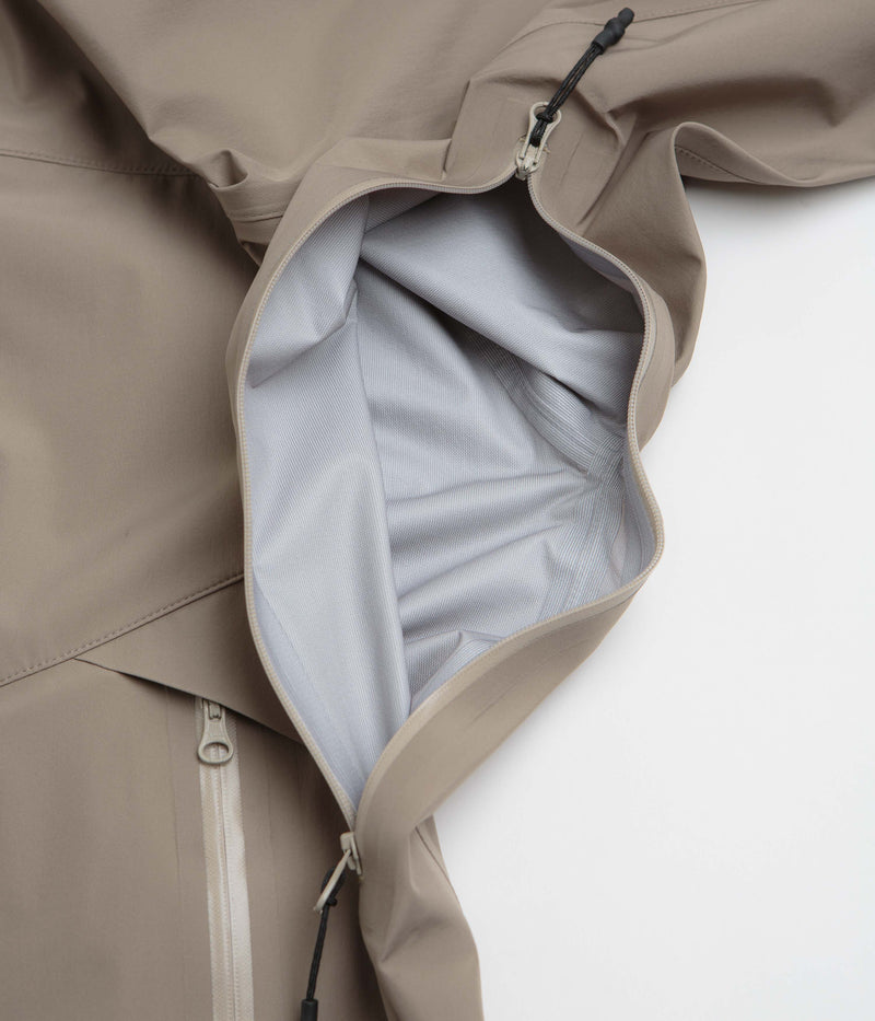 Cayl 2 Light Shield Jacket in Beige