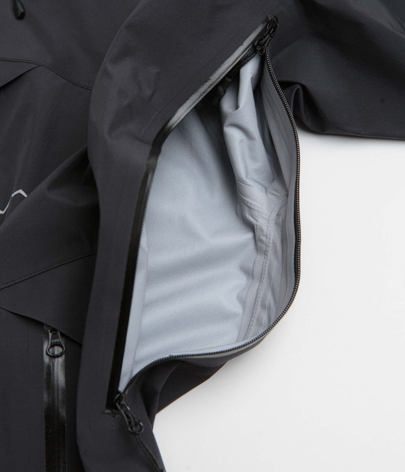 Cayl 2 Light Shield Jacket in Black