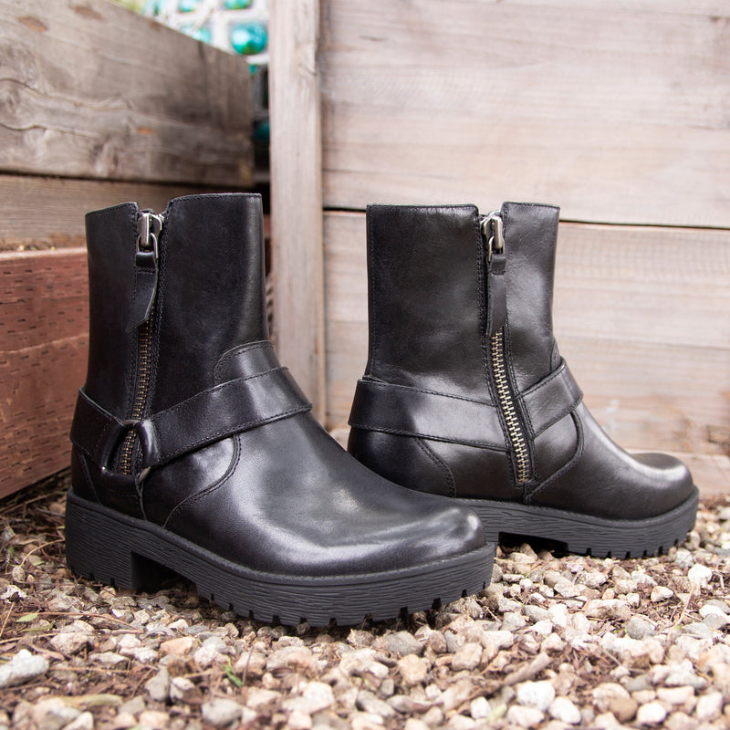 Charlette Crazyhorse Black Boot | Alegria Shoes