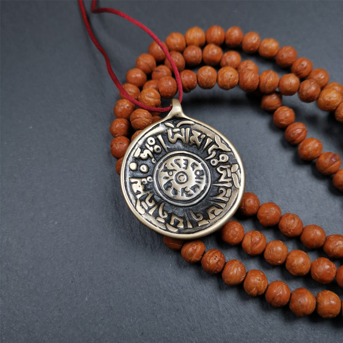 Chenrezig Om Melong Amulet 1.58" - Tibetan Buddhist amulet, close-up detail