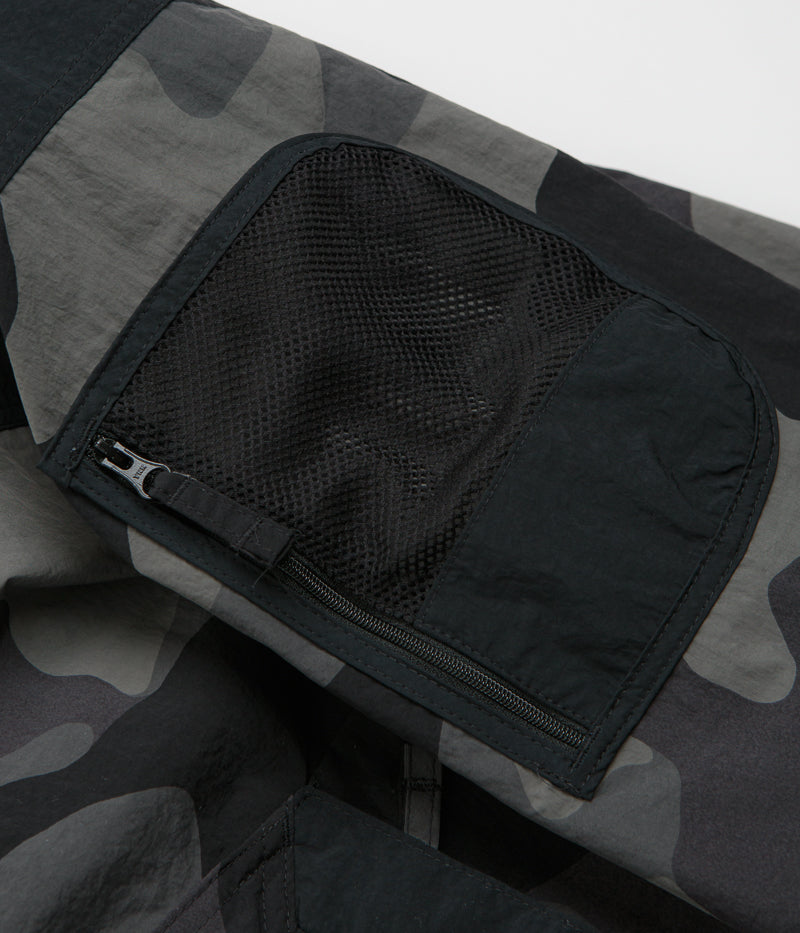 Columbia Challenger II Novelty Windbreaker Jacket in Black Mod Camo and Black