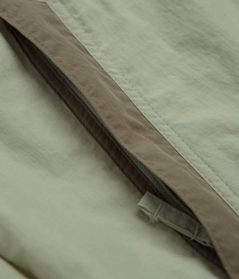 Columbia Challenger II Windbreaker Jacket in Safari and Stone Green