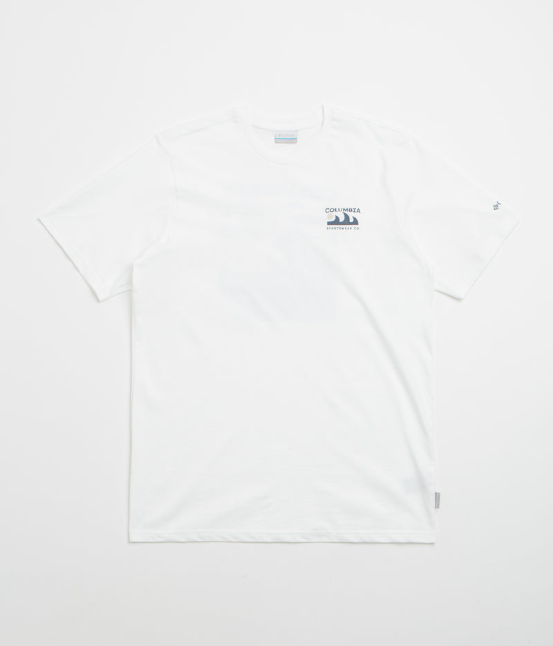 Columbia Explorers Canyon Back T-Shirt in White and Peaks and Waves