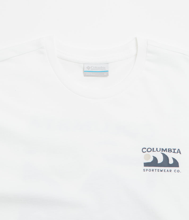 Columbia Explorers Canyon Back T-Shirt in White and Peaks and Waves