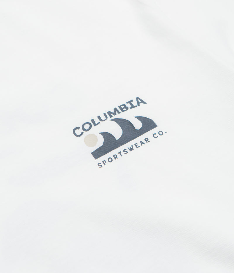 Columbia Explorers Canyon Back T-Shirt in White and Peaks and Waves