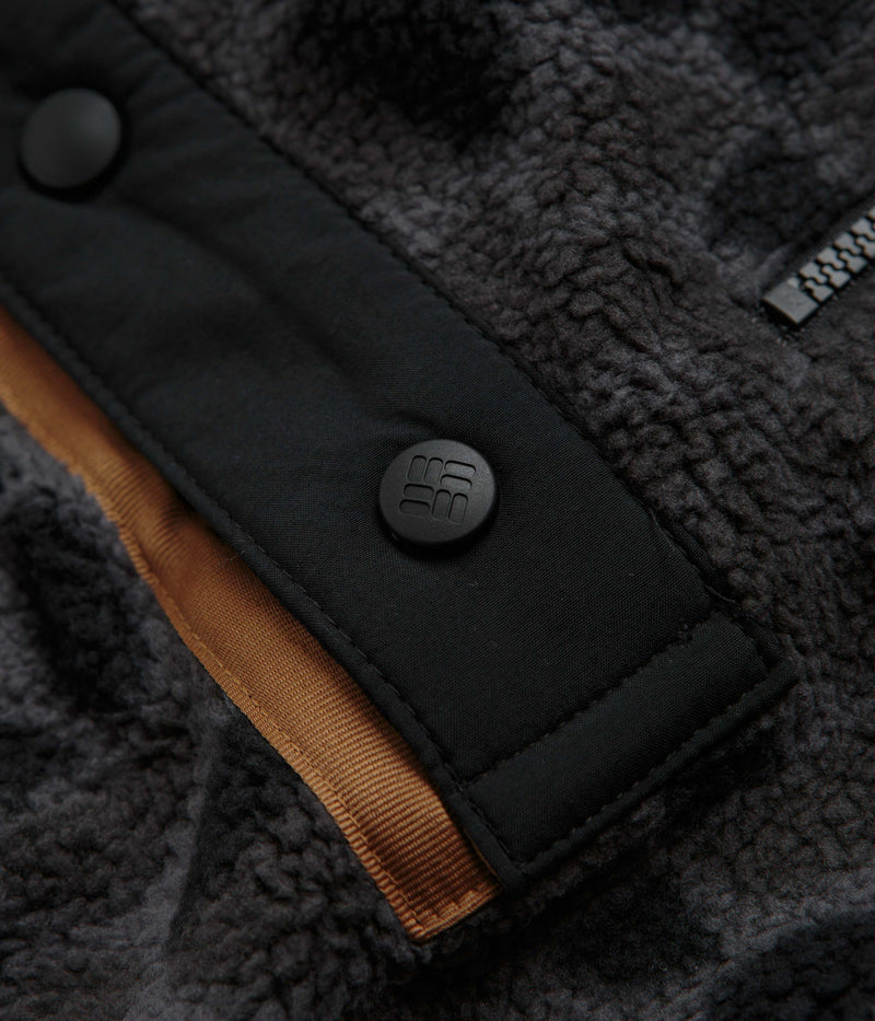 Columbia Helvetia II Printed Half Snap Fleece in Black Retroscape