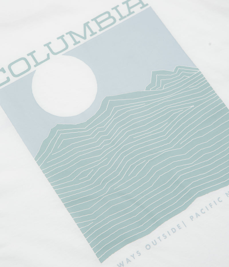 Columbia Rapid Ridge Back Graphic II T-Shirt in White and Framed Landscape