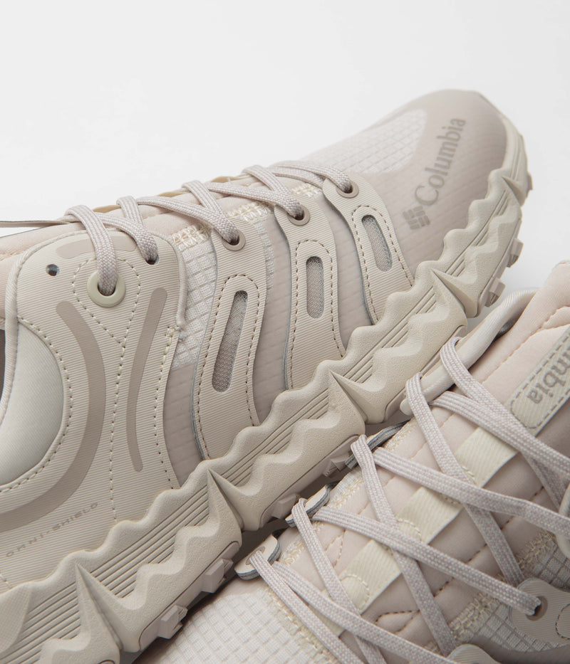 Columbia Voyager FLX PCT Shoes in Cloud Grey and Soft Taupe