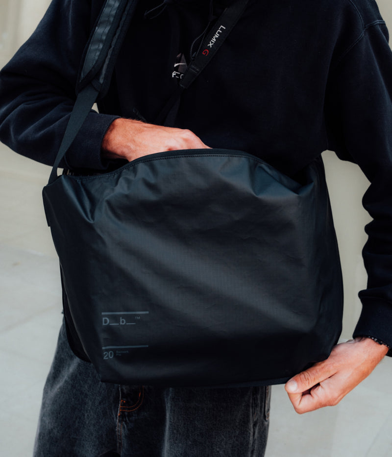 D_b_ Ramverk 20L Pro Sling Bag in Black Out