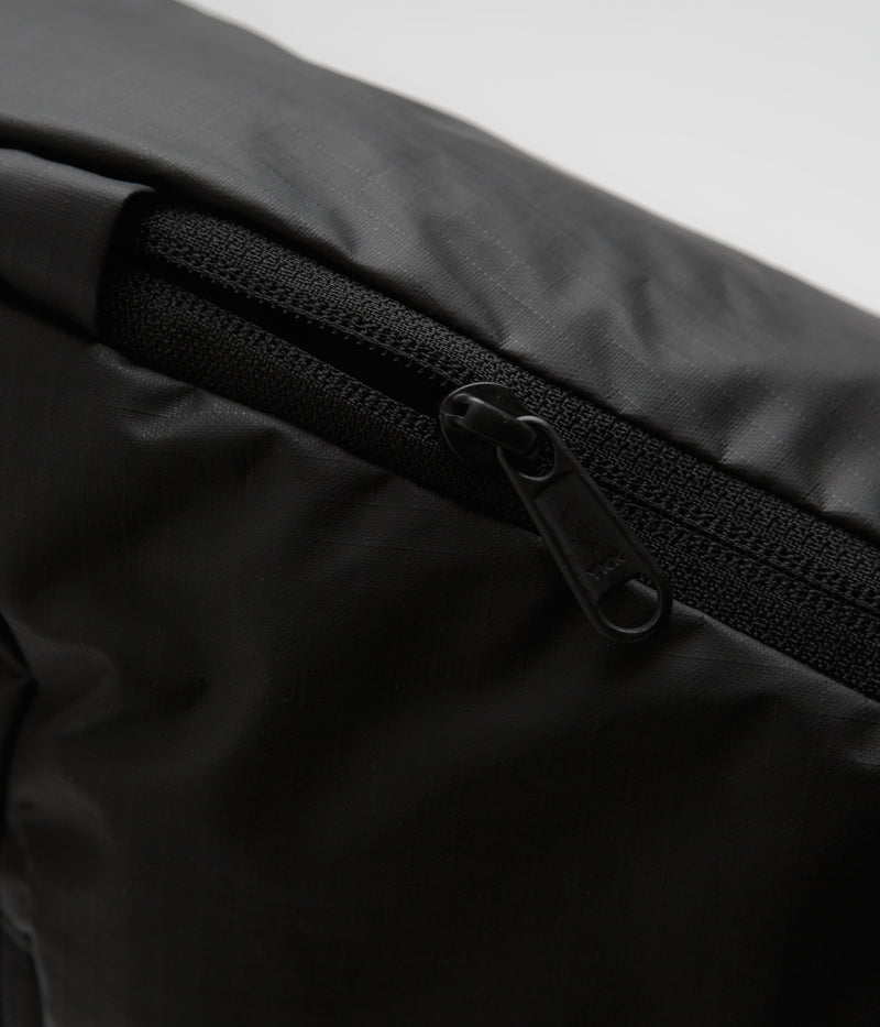 D_b_ Ramverk 20L Pro Sling Bag in Black Out