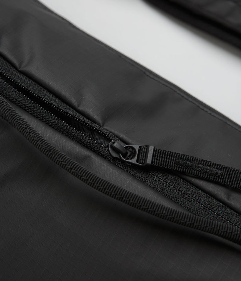 D_b_ Ramverk 20L Pro Sling Bag in Black Out