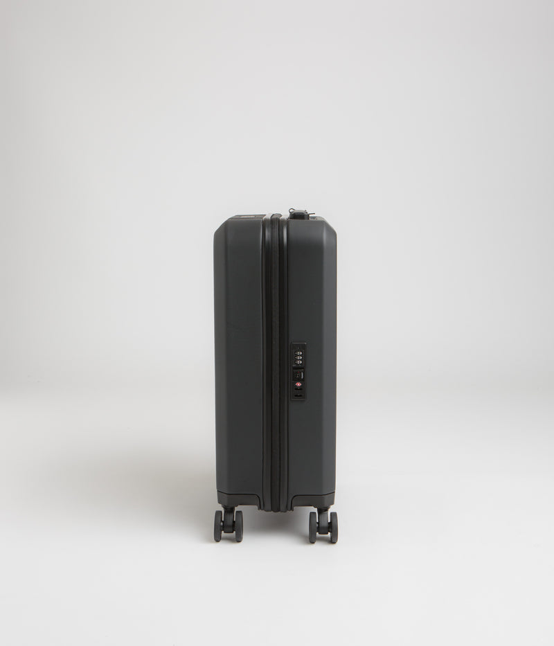 D_b_ Ramverk Carry-On in Black Out