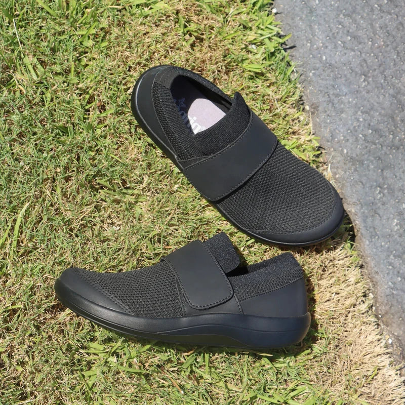 Dasher Black Out Shoe | Alegria Shoes