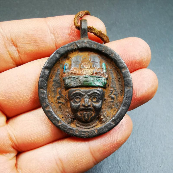 Drashi Lhamo Amulet,1.9" - Tibetan Buddhist amulet, close-up detail