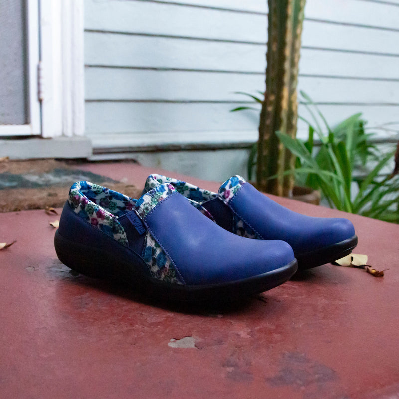Duette Royally Sweet sport rocker professional shoe with dual density polyurethane outsole. DUE-7525_S2