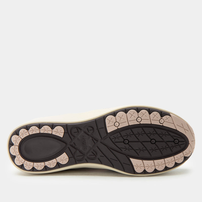 Embyr Chery Lacquer Shoe | Alegria Shoes