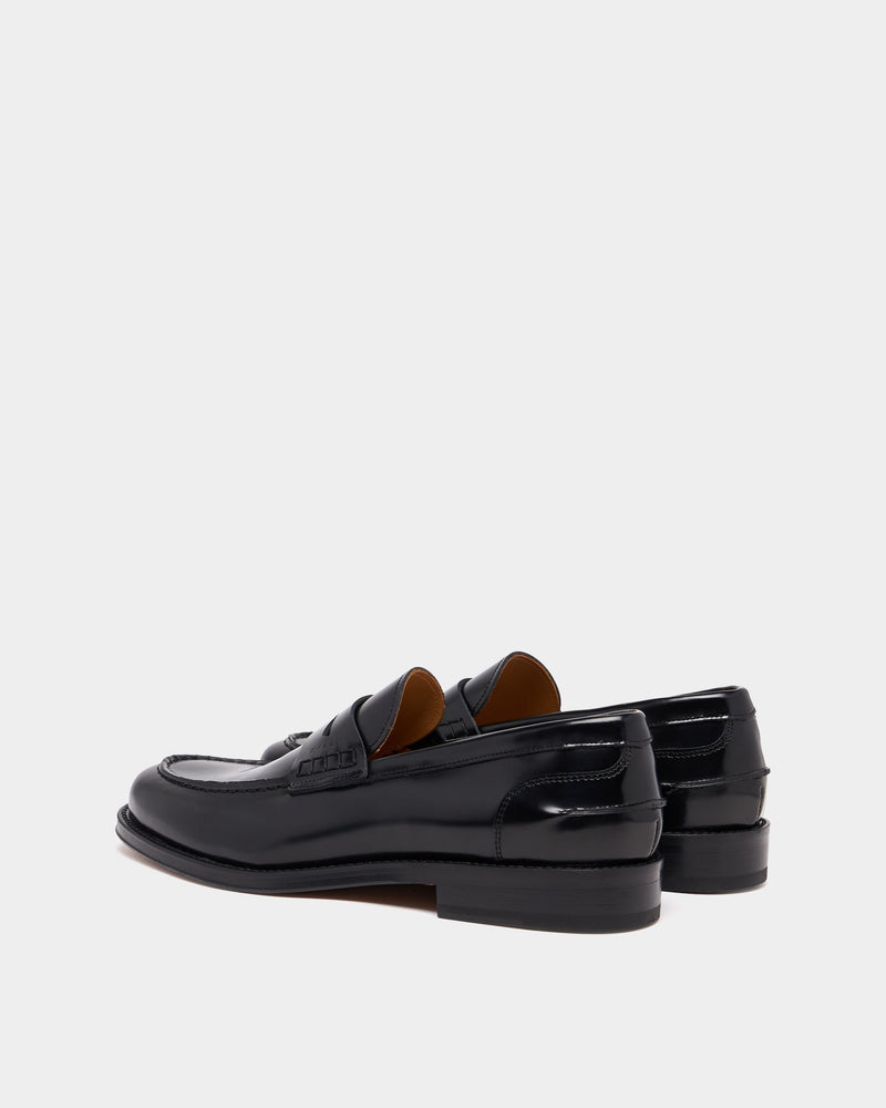 Flair Loafer in Black Brushed Leather