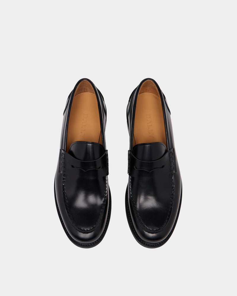 Flair Loafer in Black Brushed Leather