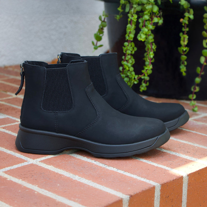 Frankie Asphalt Boot | Alegria Shoes