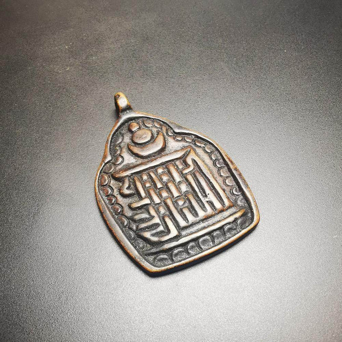 Gandhanra Handmade Kalachakra Amulet Badge,Symbol of Buddhist,60 Years Old - Tibetan Buddhist amulet, close-up detail