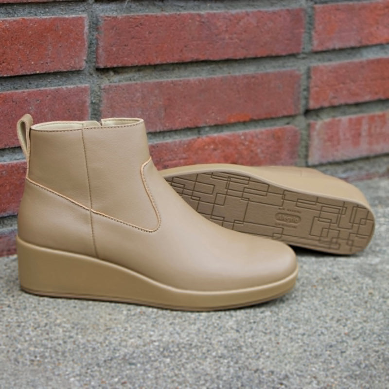 Hadi Beige Boot | Alegria Shoes