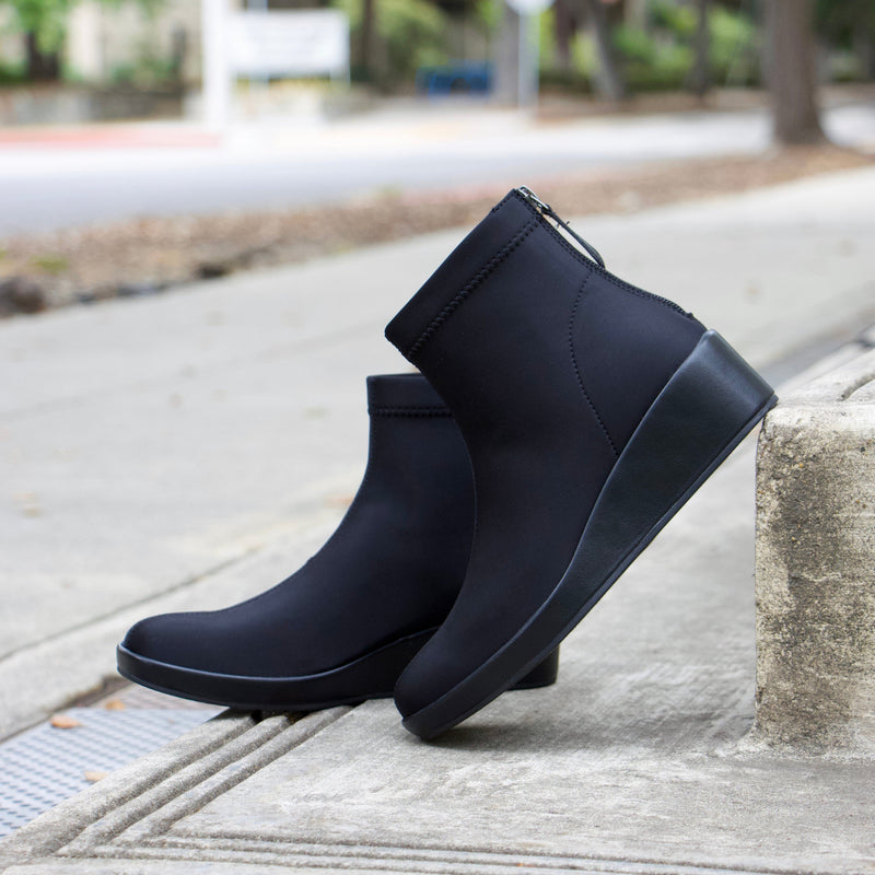 Harmoni Black Boot | Alegria Shoes