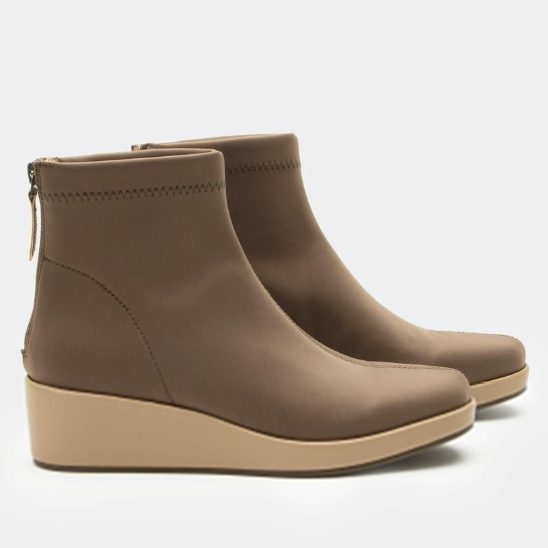 Harmoni Camel Boot | Alegria Shoes