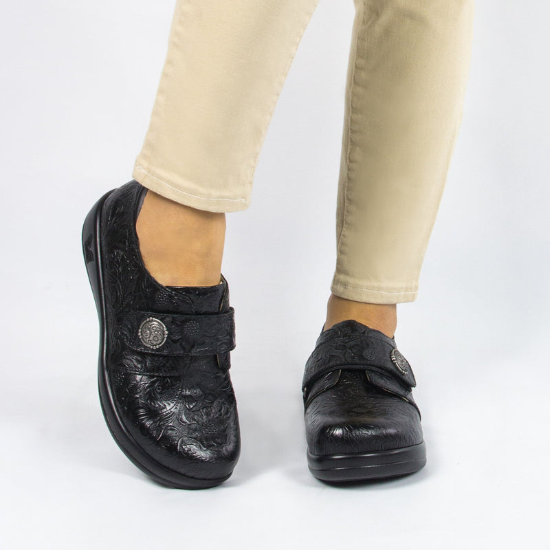 Joleen Tar Tooled Shoe | Alegria Shoes