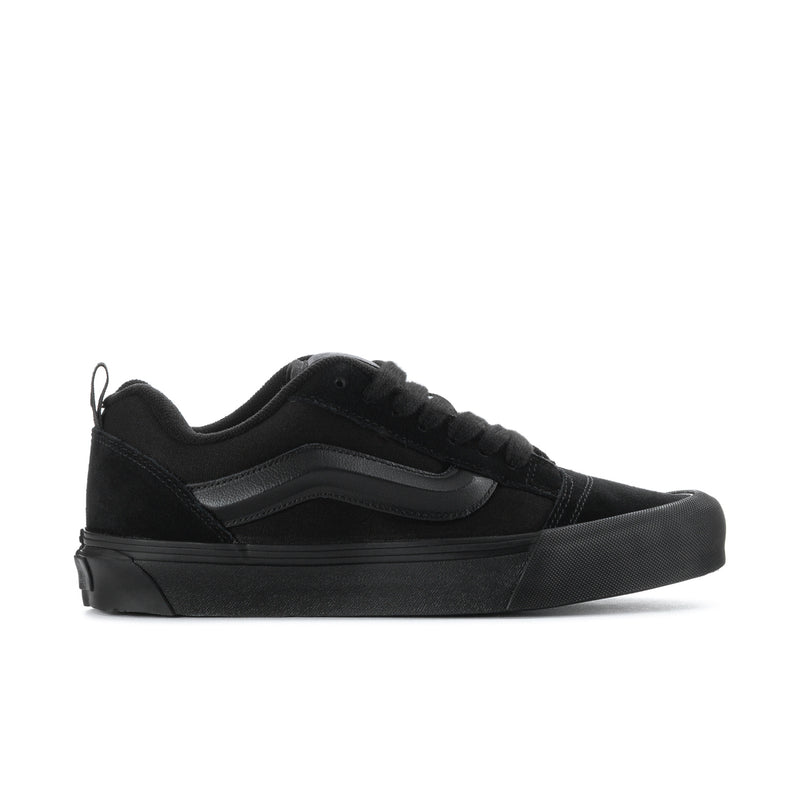 Men's Knu Skool black low-top lace-up skate shoes with side stripe panel