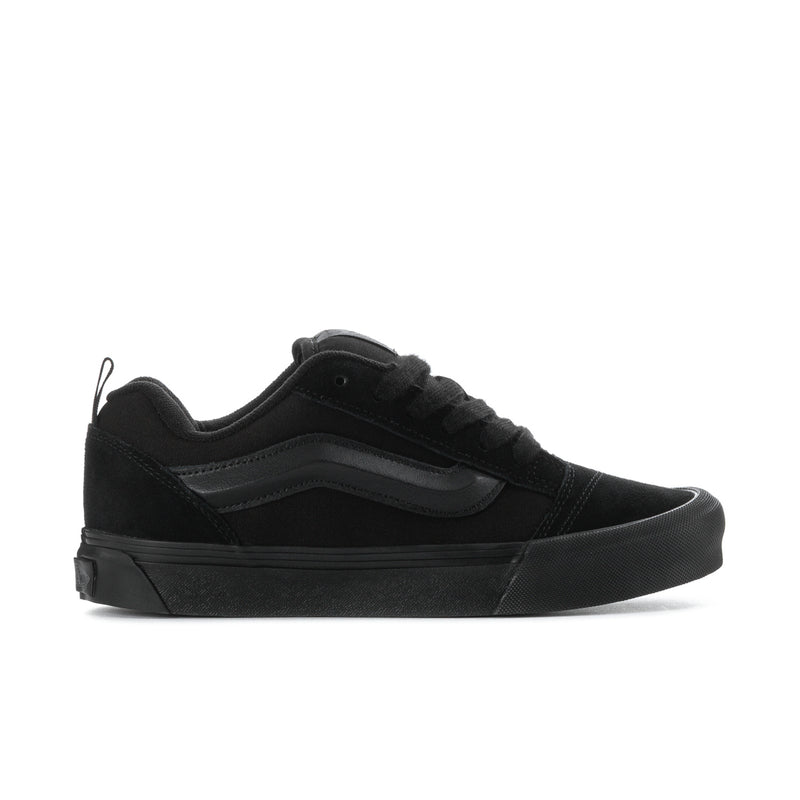 Women's Knu Skool sneakers in dark triple black suede, low-top lace-up